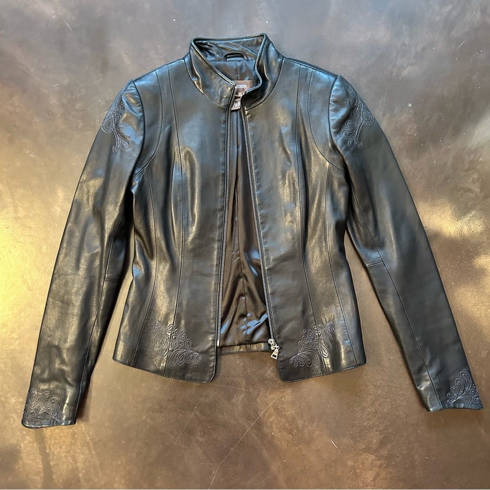 Danier- xxs embroidered Italian 100% leather jacket